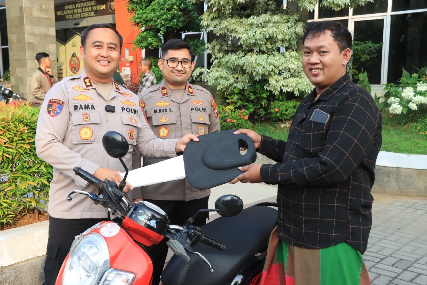 Polres Gresik Kembalikan Motor Korban sebagai Bentuk Pelayanan Prima